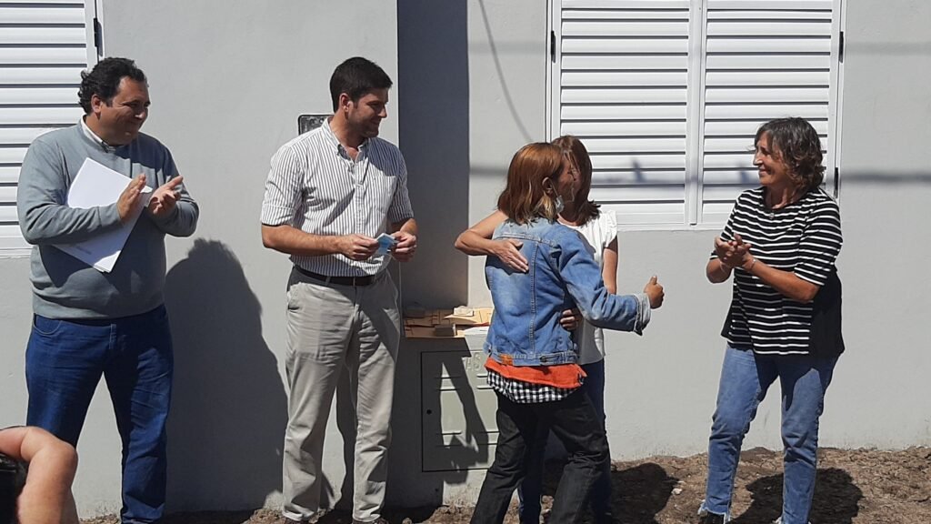 El Municipio y el instituto de la vivienda entregaron 5 viviendas