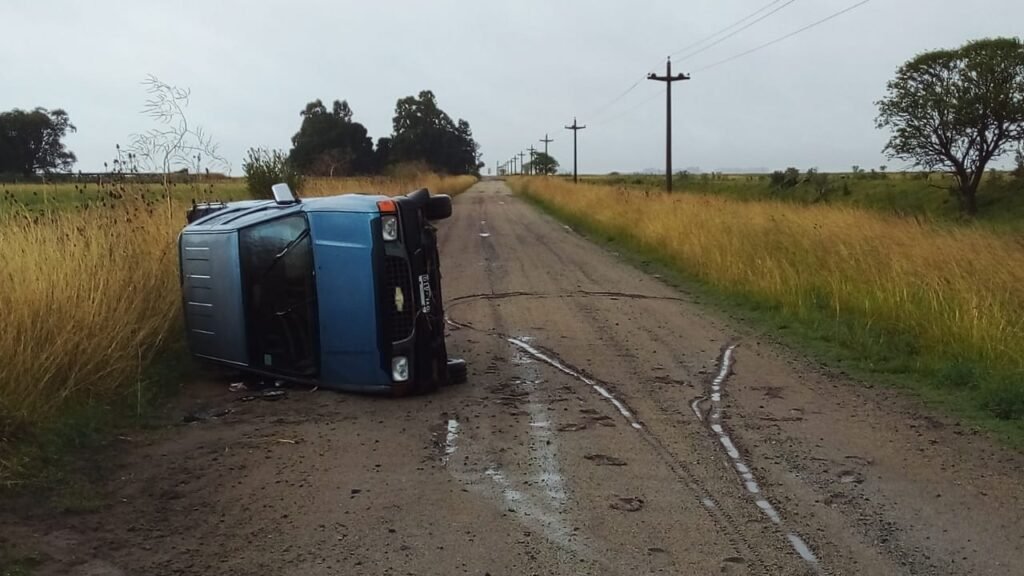 Un joven fue trasladado al Hospital tras volcar en cercanías de Udaquila