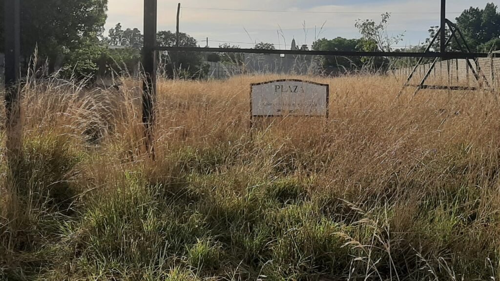Denuncia: El Municipio se olvidó de la Plaza del barrio “El Tropezón”