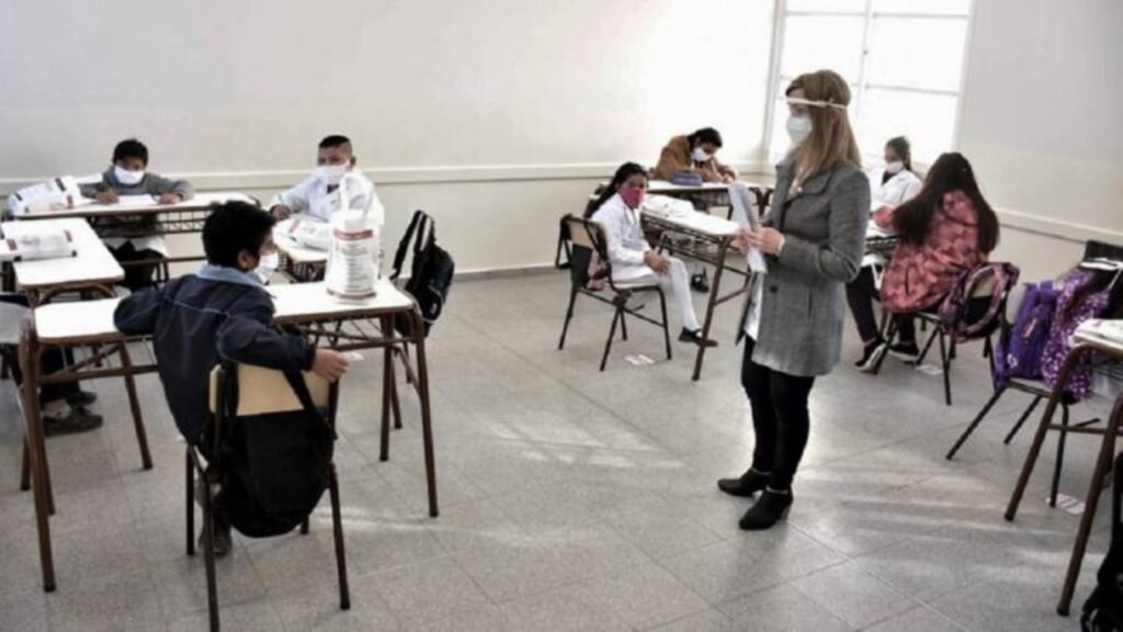 Se demora la extensión del horario de clases: se discutirá en mesas de trabajo