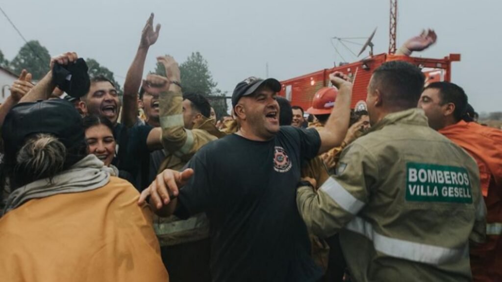 Llegó la lluvia a Corrientes y desató la alegría de quienes combaten el fuego