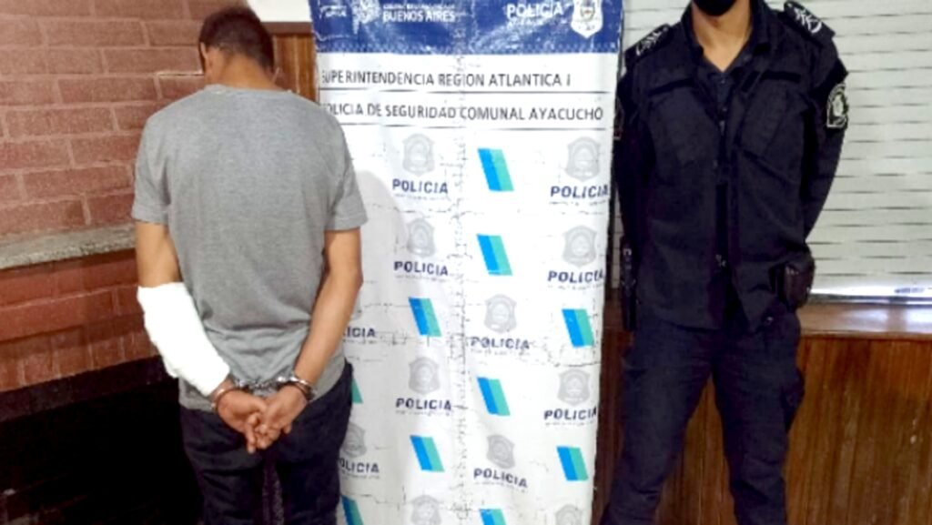 Robó un auto y fue detenido por la Policía mientras lo manejaba