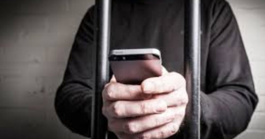 Piden prohibir que los internos usen celulares en las cárceles bonarenses