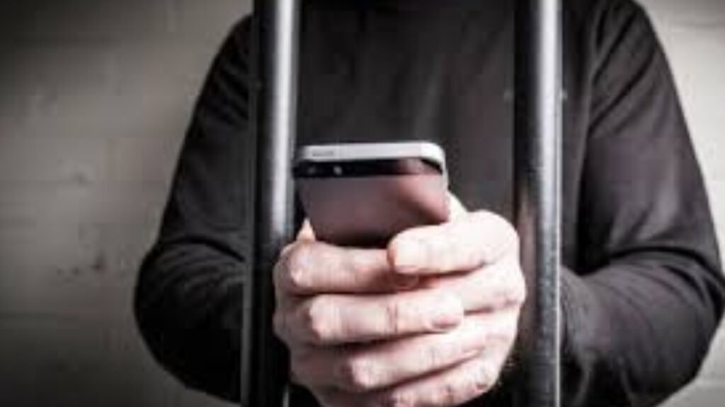 Piden prohibir que los internos usen celulares en las cárceles bonarenses