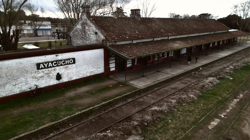 Vuelta del tren: Incertidumbre sobre que sucederá con la casa de campo y sus galpones