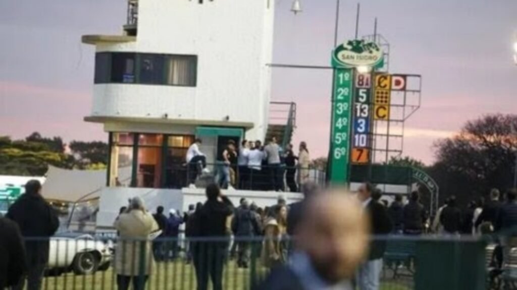 Descontrol y locura en el hipódromo de San Isidro: un polémico fallo de los jueces desató un escándalo total
