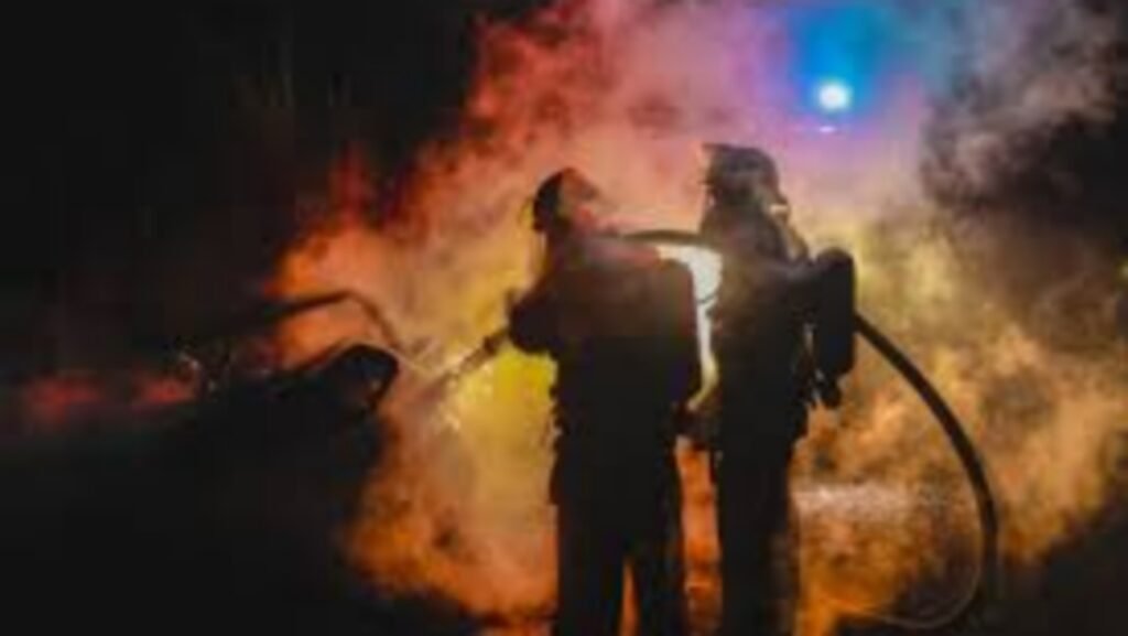 Dos camionetas se incendiaron en una chacra y Bomberos Voluntarios tuvo que intervenir