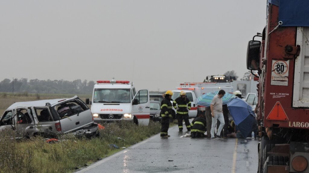Cinco heridos en un violento accidente en ruta 29