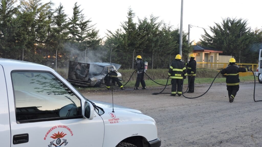 Encontraron un vehículo abandonado e incendiándose: investigan que fue lo que sucedió