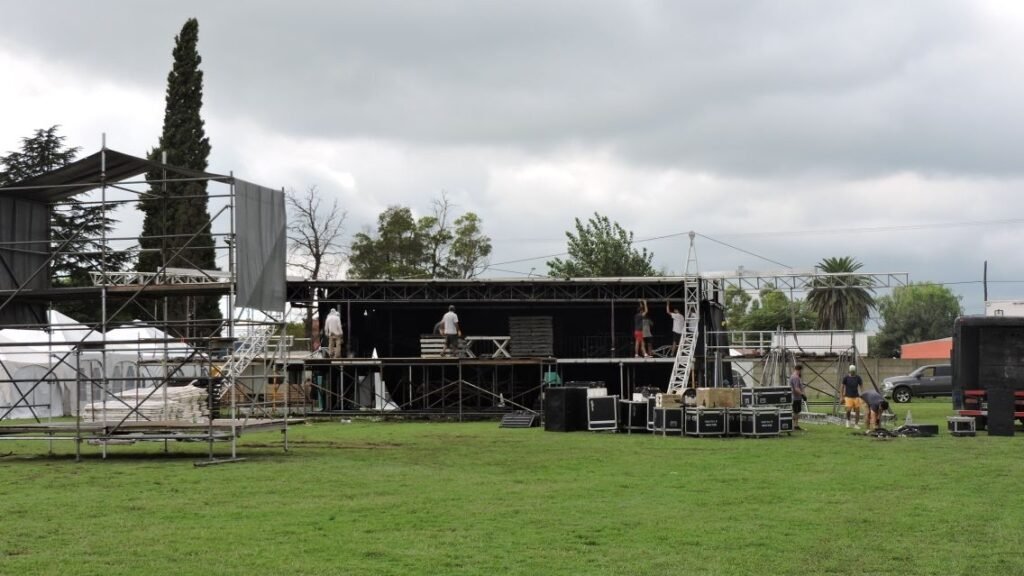 Se ultiman detalles para la realización del Patio de Tierra