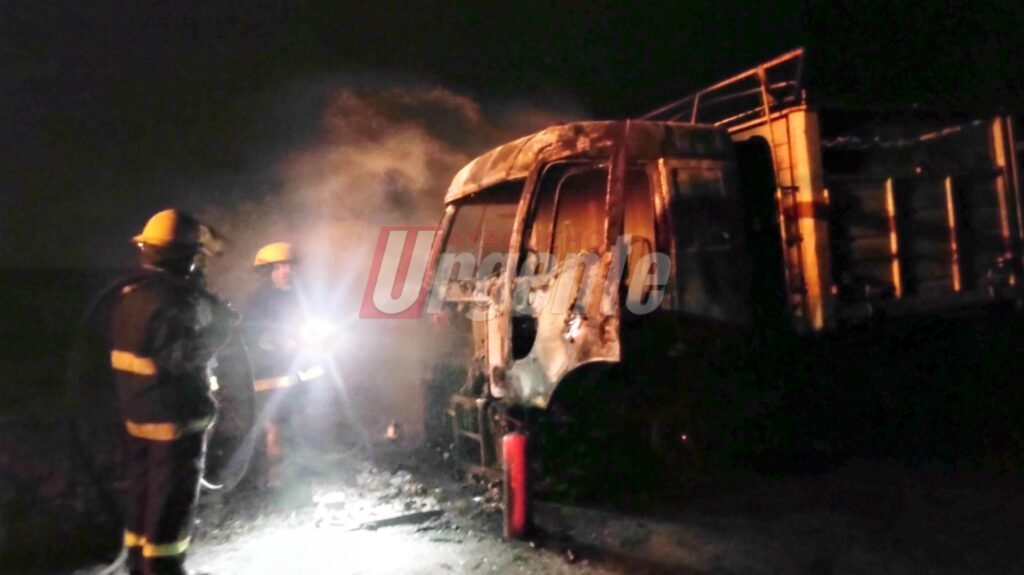 Un camión se incendió en ruta 50