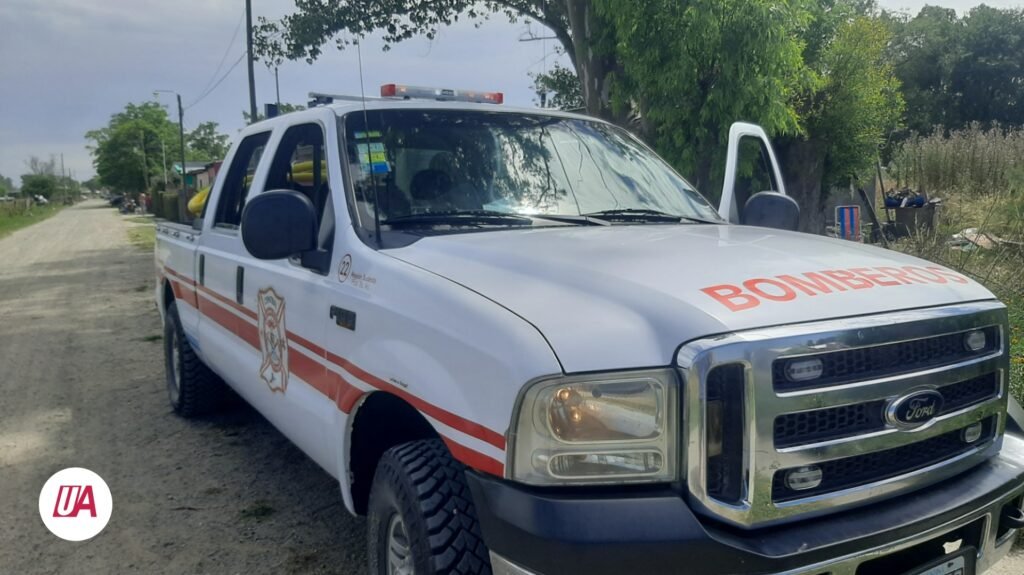 Un vehículo volcó en la zona rural: 2 heridos