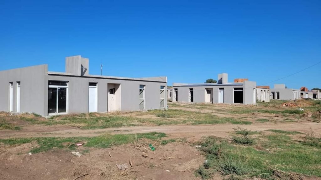 Fueron beneficiaros de viviendas y las vendieron: investigan varios casos