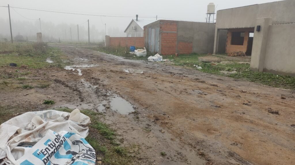 Vecinos de Villa Aurora exigen mejoras en calles, luminarias y recolección de residuos