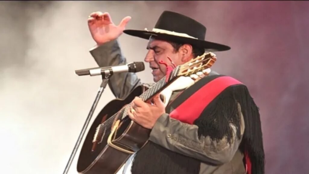 El Chaqueño Palavecino recibió duras críticas de sus colegas tras presentarse en un festival