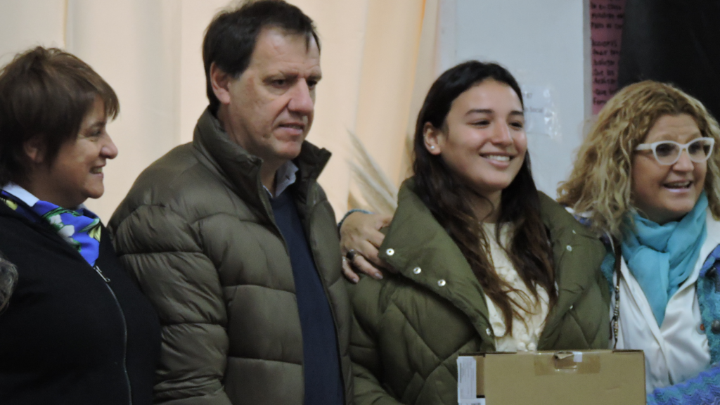 Se realizó una nueva entrega de computadoras en escuelas secundarias de Ayacucho