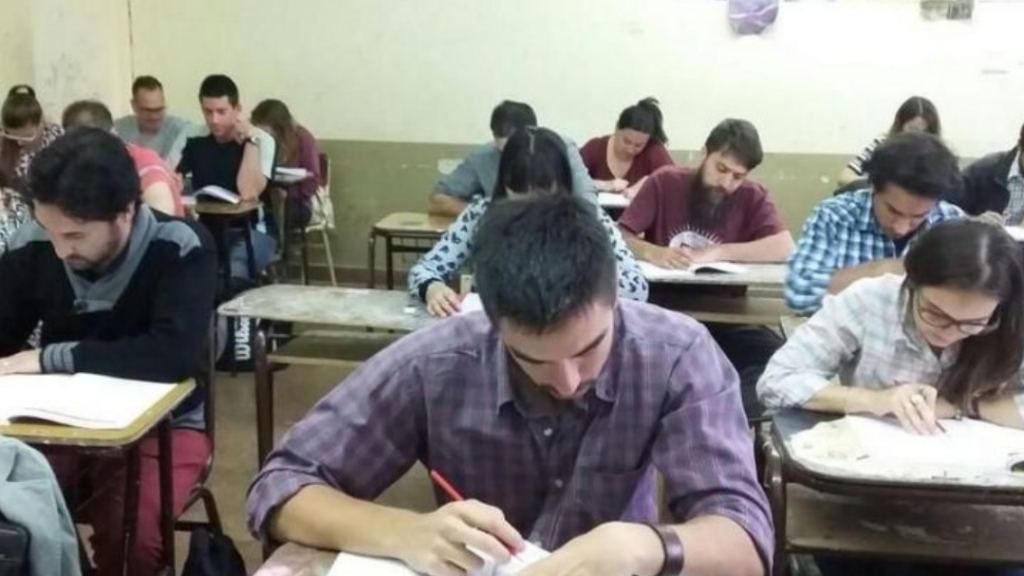 Como terminar tus estudios secundarios con el plan FINES