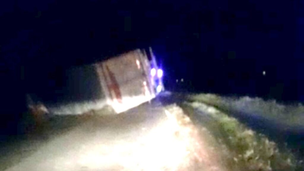 Un camión volcó en plena ruta 29