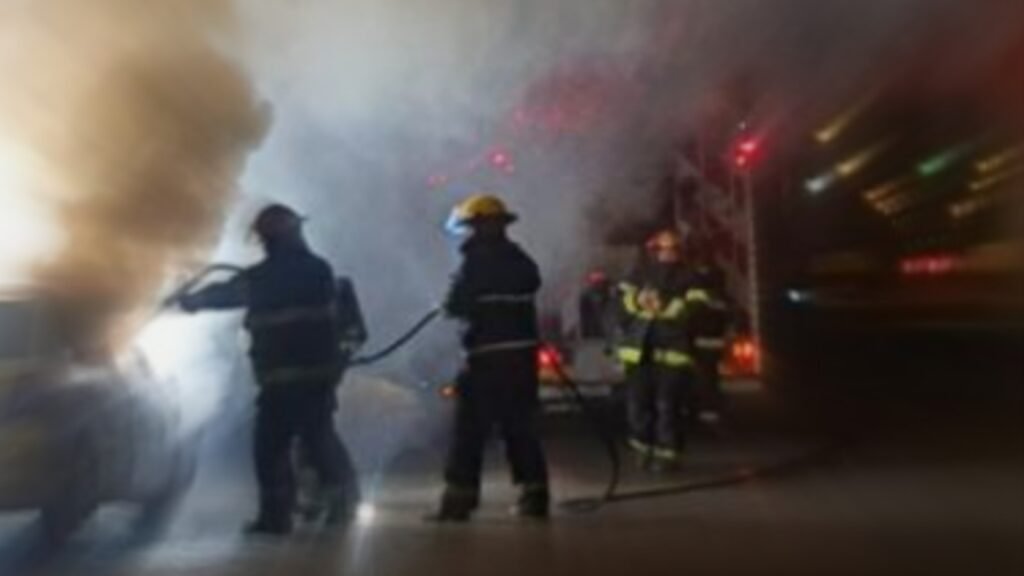 Un incendio declarado afectó una camioneta en ruta 50 en dirección a Rauch