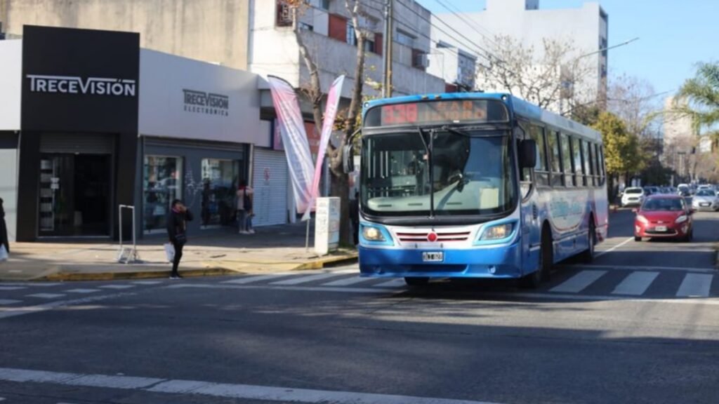 No hubo acuerdo en el Ministerio de Trabajo y desde la medianoche habrá paro de colectivos en todo el país