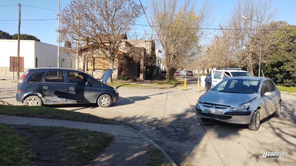 Fuerte choque en calle San Martin y Pueyrredón: Un menor se encuentra en observación médica
