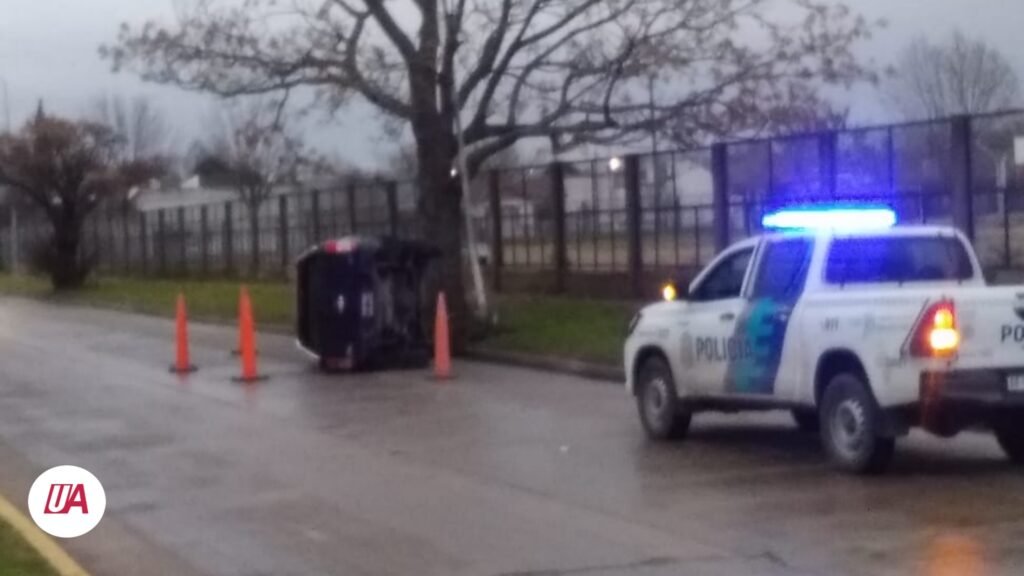 Fuerte vuelco en Avenida Dindart