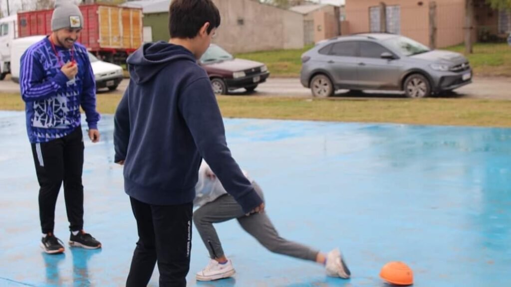 Revival realiza su segunda jornada solidaria en un barrio de Ayacucho