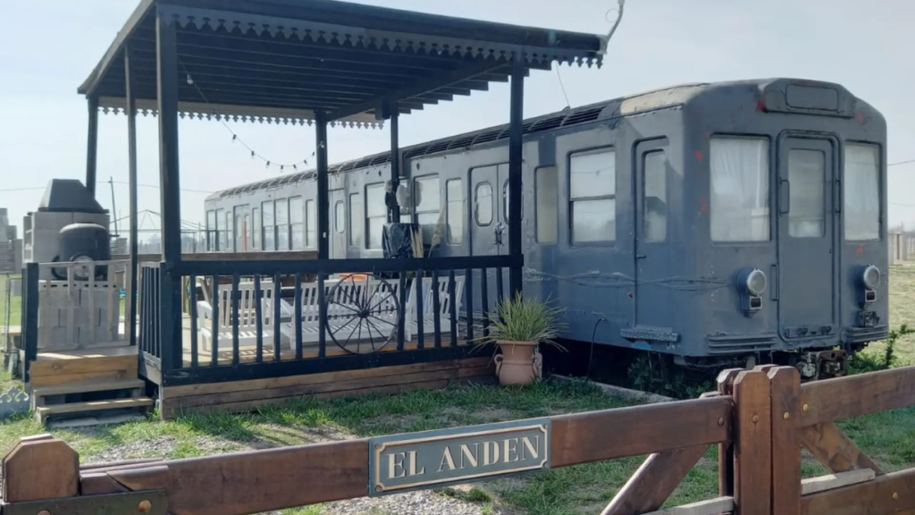 El ayacuchense Juan Iriarte transformó un vagón de subte en un hogar