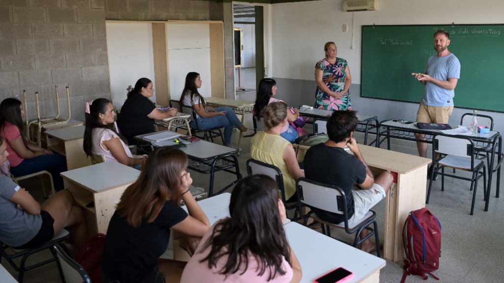 Nuevas oportunidades educativas en ocho municipios bonaerenses con el programa “Puentes”