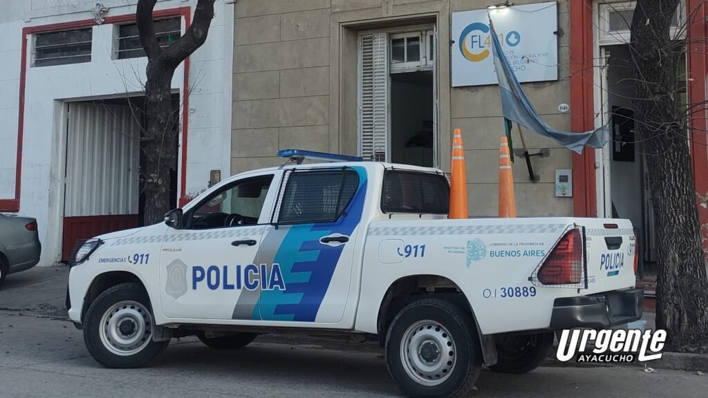 Encuentran a una persona sin vida dentro de un establecimiento educativo