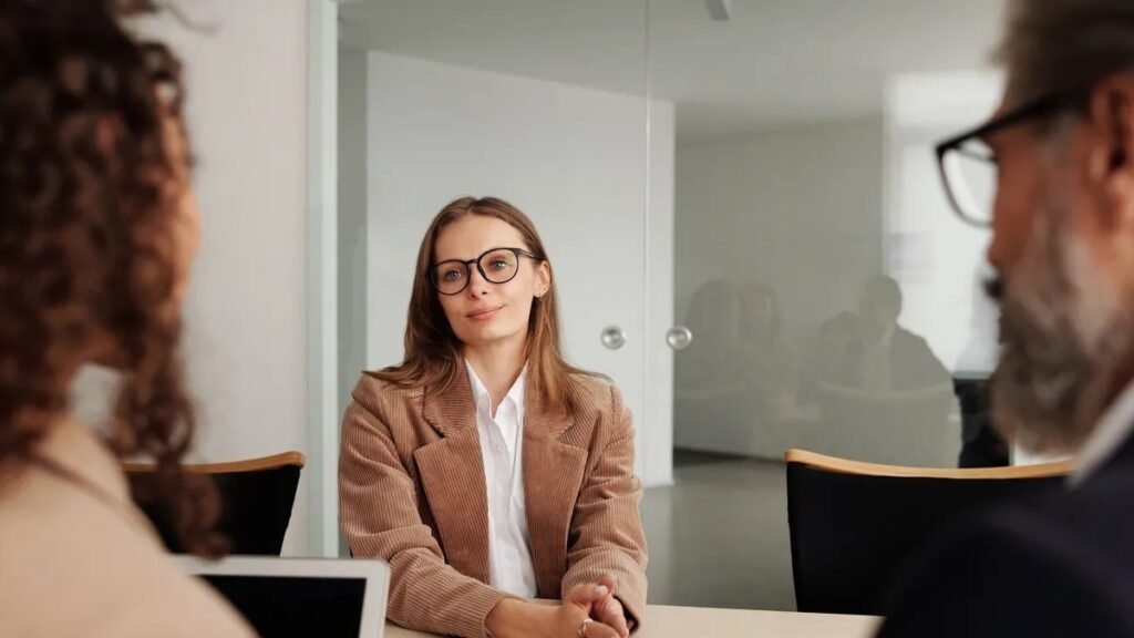 La oficina de empleo informó sobre dos búsquedas activas