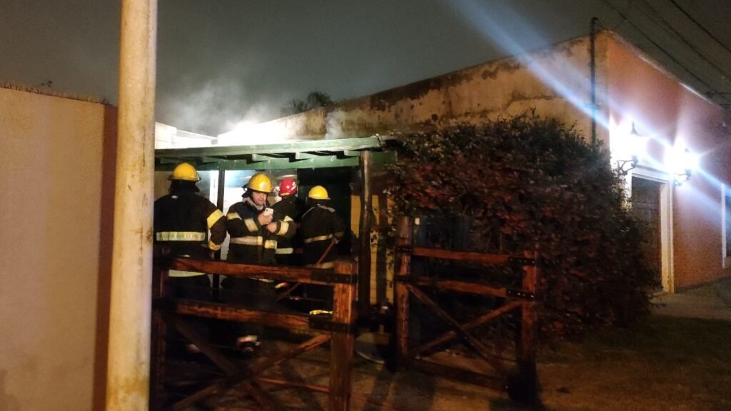 Bomberos Voluntarios acudió a un incendio durante esta madrugada