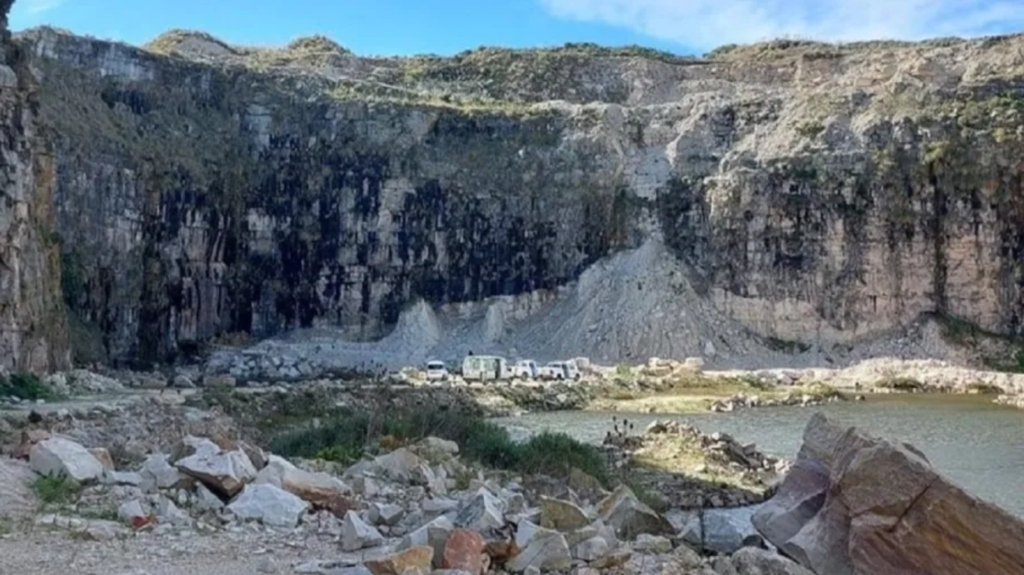 Tragedia en Mar del Plata: salió a hacer senderismo, cayó por un acantilado de 40 metros y murió