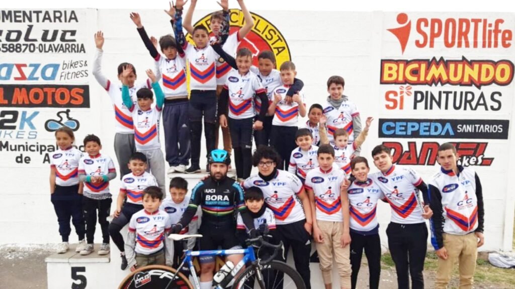 La Escuela de Ciclismo de Ayacucho en la 3ra fecha del Infanto Provincial en Azul