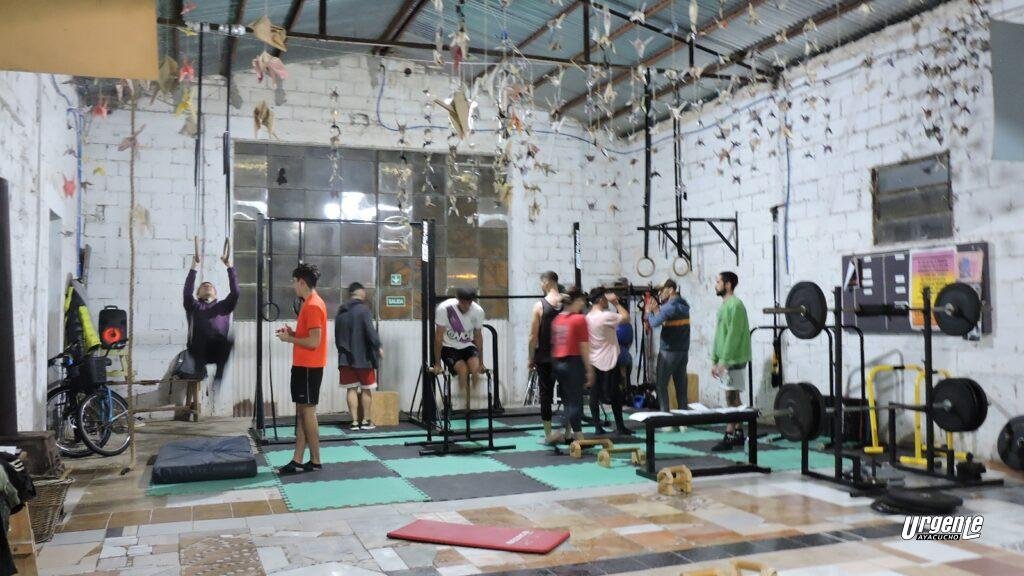 Thenos Calistenia: Comenzó en el patio de una casa y ahora dictan clases a más de 50 ayacuchenses