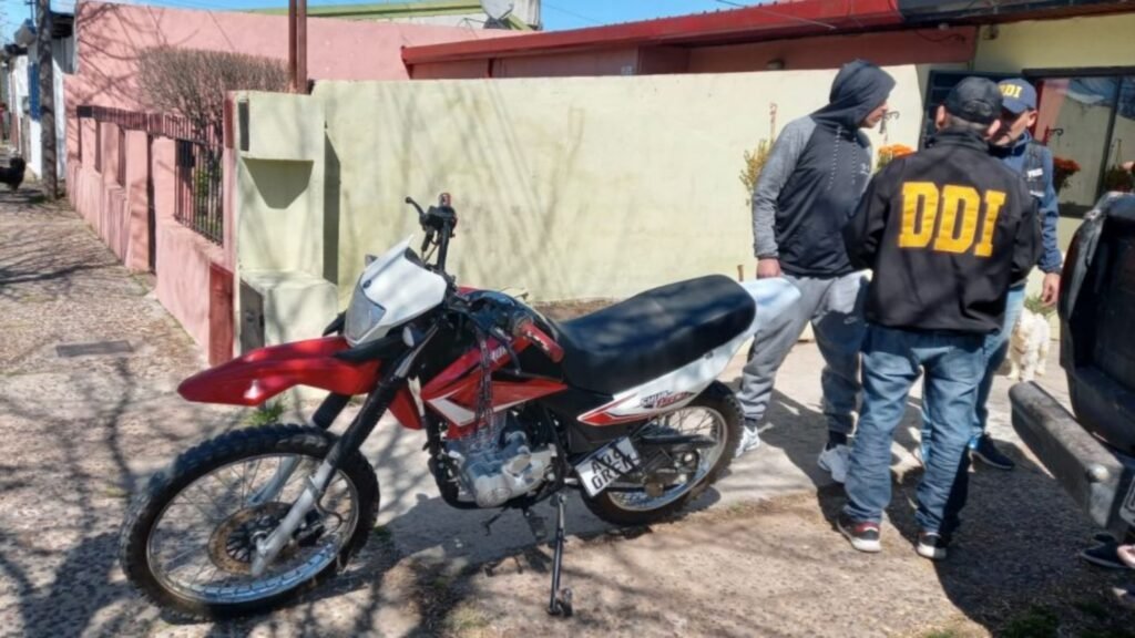 Benito Juárez: Hacian picadas de motos y la justicia allanó sus viviendas