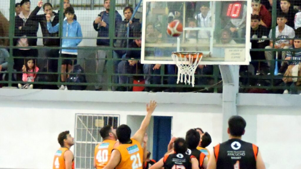 Ayacucho Básquet dio el primer paso y se impuso a Leones