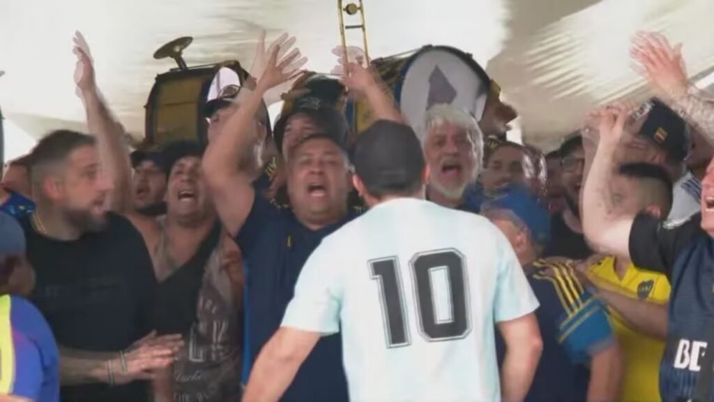 Video: La policía reprime a los hinchas de Boca con gases lacrimógenos en los ingresos al Maracaná