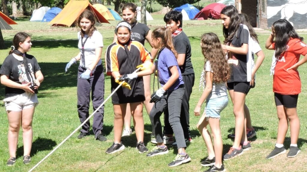 Ayacucho recibe a más de 300 Scouts en un campamento distrital en el Club Independiente