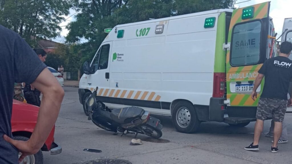 Un mujer fue trasladada al Hospital tras un accidente en Avenida Colón