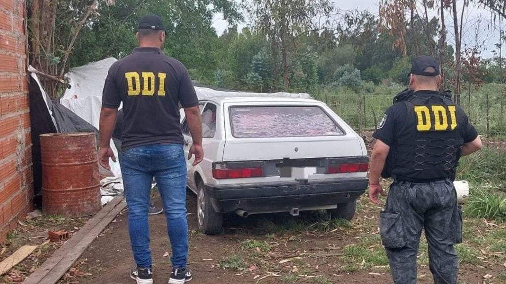 Allanamiento en Lobería: Un joven de Ayacucho implicado en una estafa por la compra de autos con cheques sin fondos
