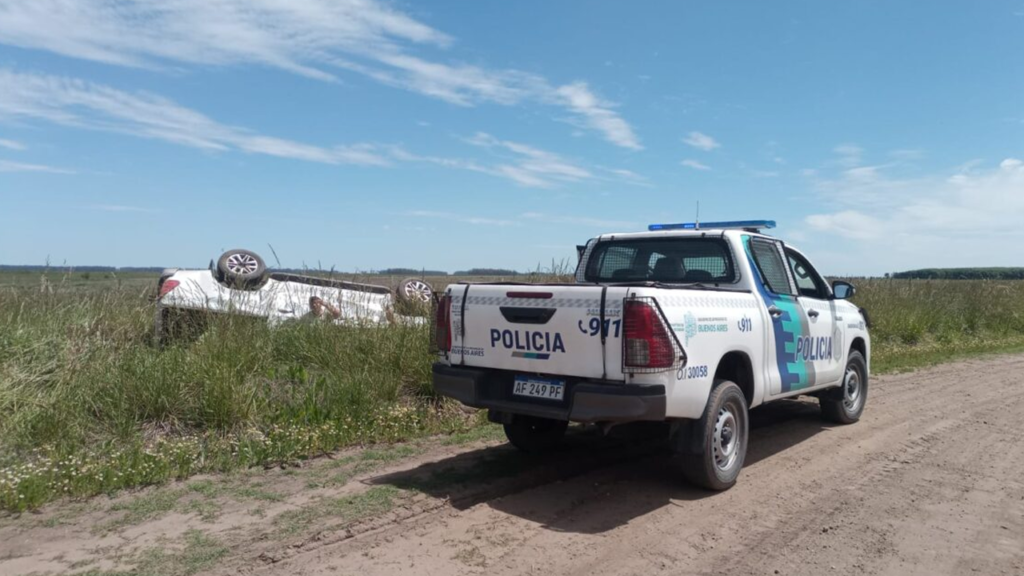 Fuerte persecución, vuelco y detención en un camino rural de la zona