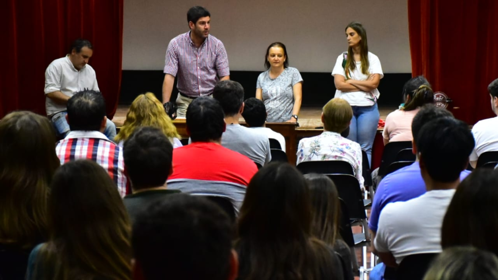 Quienes son los ayacuchenses beneficiados en el sorteo de 12 terrenos del programa municipal