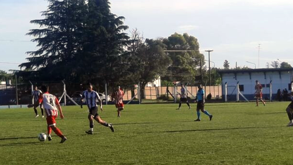 Sarmiento ganó en Las Flores, Atlético empató de local