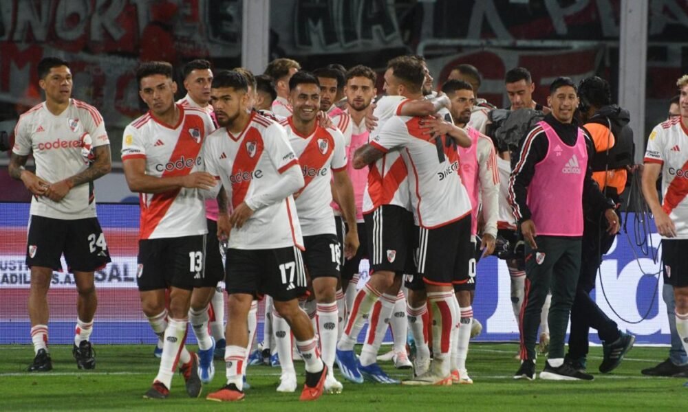 Gustavo Costas quiere romper el mercado en el fútbol argentino con una figura