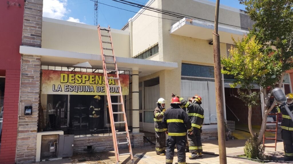 El incendio en una boveda en el ex Banco Balcarce generó la intervención de Bomberos Voluntarios