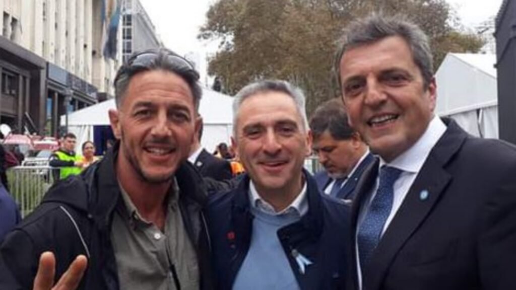 El sujeto que tiró una botella a Milei trabajaba en el Municipio de Concepción del Uruguay