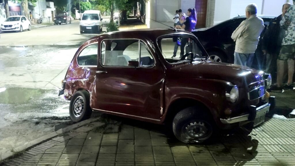 Fuerte choque en calle San Martín y Güemes: Un herido