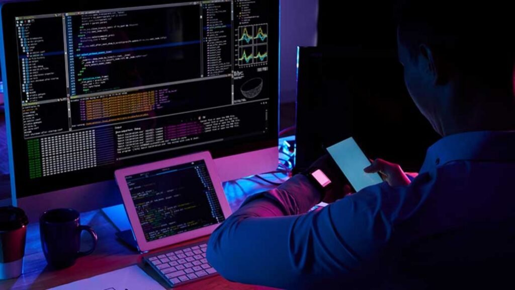 Que realiza un programador Web Full Stack y dónde realizar la carrera gratuitamente en Ayacucho