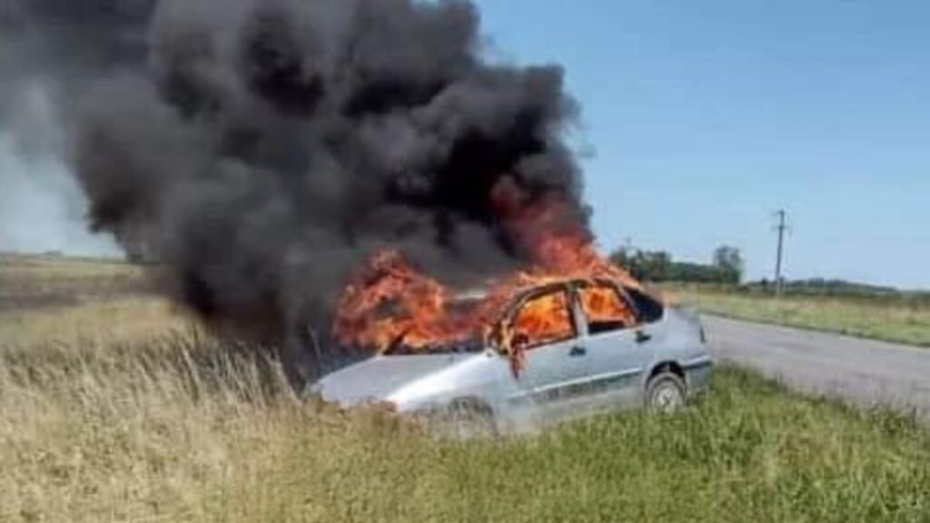 Un vehículo se consumió por completo en Ruta 29